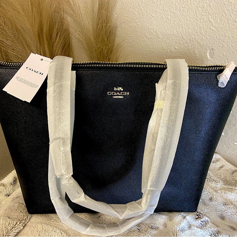 BRAND NEW WITH TAGS Beautiful Black COACH leather handbag tote purse NWT